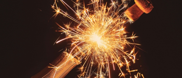 bouteille de champagne avec feu d'artifice